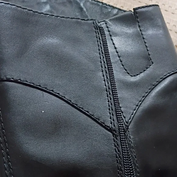 Tahari RUPERT Black Leather Upper Shoes.New Condition - Picture 9 of 9